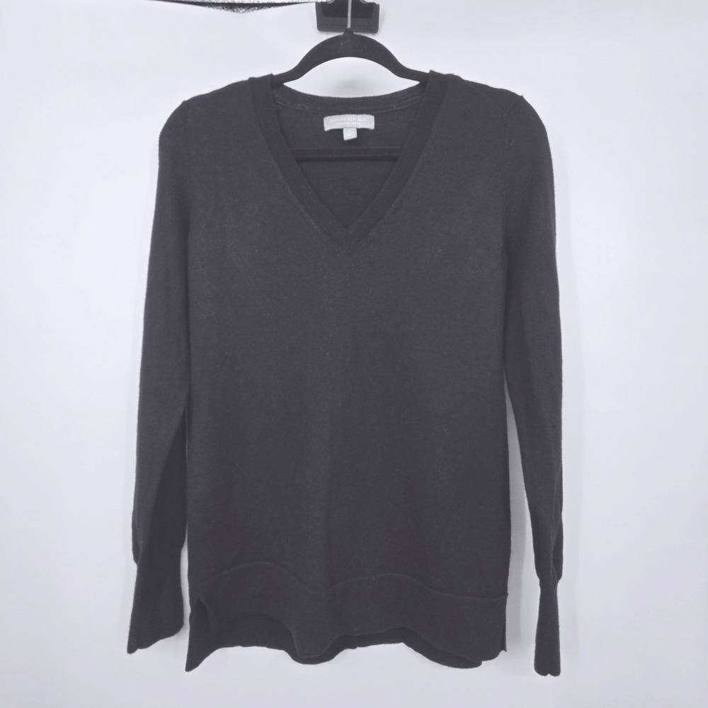 Banana Republic V-Neck Sweater Womens M Black Extra Fine Merino Wool Split Hem